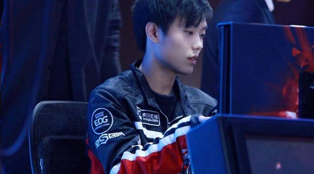 被嘲最矮奥运冠军，身高1米37无人追，退役后2次发育的她今如何.