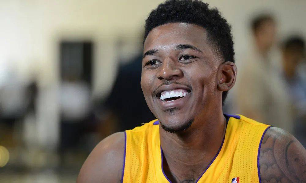 在曼联血染沙场的阿兰·史密斯，他是怎样水平的一名球员？